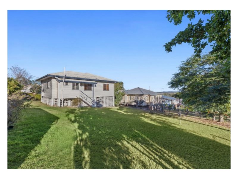 8 Cairns Street, The Range QLD 4700